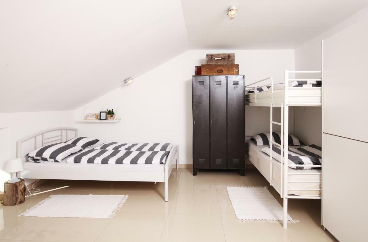 Eagle'S Nest Hostel Postojna Εξωτερικό φωτογραφία